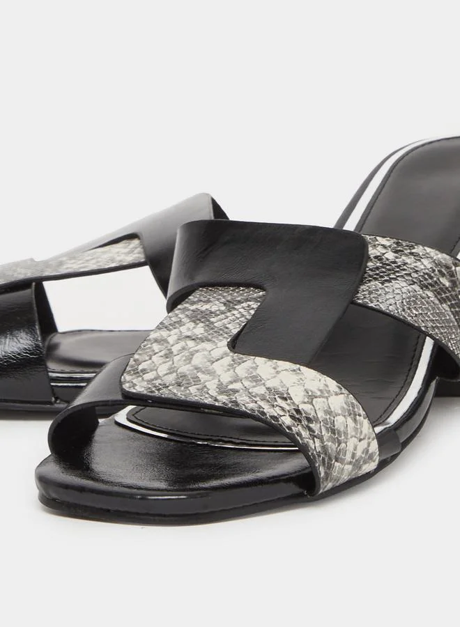 تايك تو صندل نسائي أسود بنقشة جلد الثعبان وكعب سميك